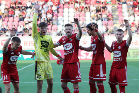 Változatlan időpontban az Újpest-meccs